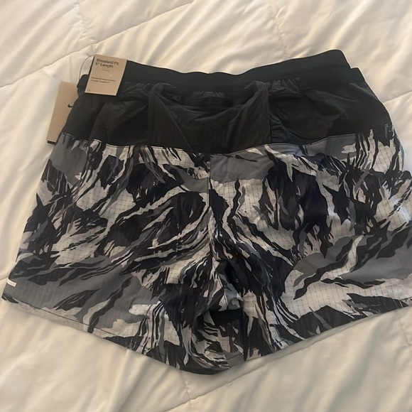 Nike Trail 5” Standard Fit Shorts - Picture 2 of 3
